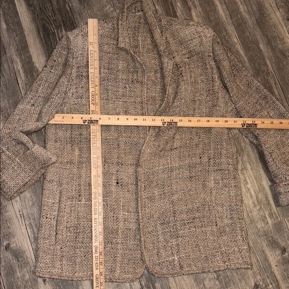 Vintage Rare 100 wool blazer - woman’s size 6/8 - 
Beautiful rare piece - Picture 4 of 7